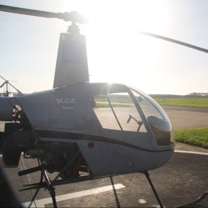 Paris Hélicoptère - Hélicoptère sur piste - R22