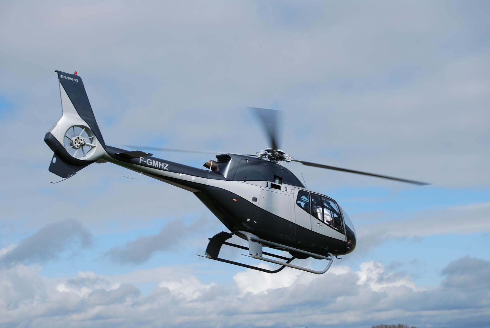 Licence de pilote privé d'Hélicoptère CPL/H - Hélicoptère en plein vol